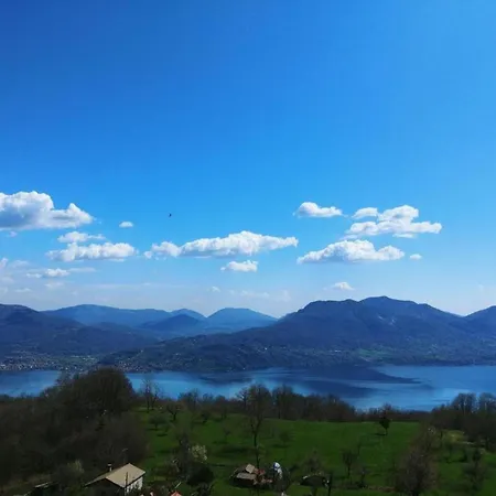 Vakantiehuis Charming With View