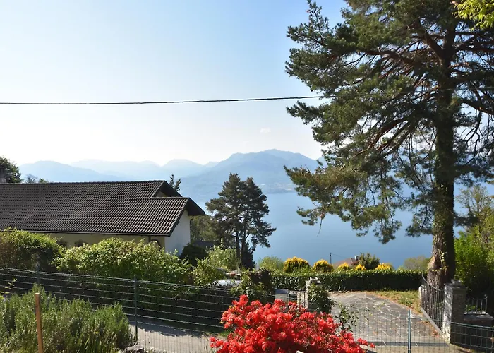 Romantic House By Maggiore With Garden Semesterbostad