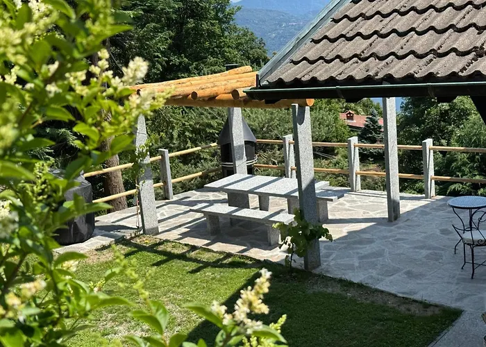 Romantic House By Maggiore With Garden Semesterbostad